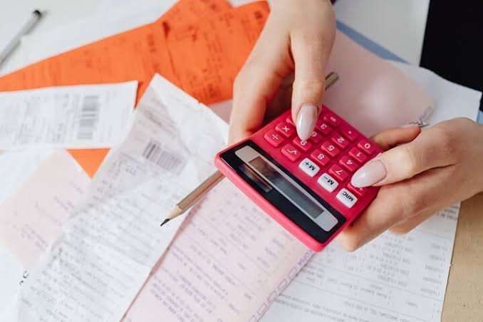 Penerapan Activity-Based Costing (ABC) Sederhana: Mengalokasikan Biaya Overhead Secara Akurat pada UMKM Multi-Produk/Jasa Kustom