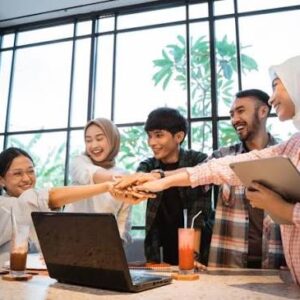 Cara Membangun Tim Kerja Solid untuk UMKM: Tips Merekrut dan Mempertahankan Karyawan Terbaik