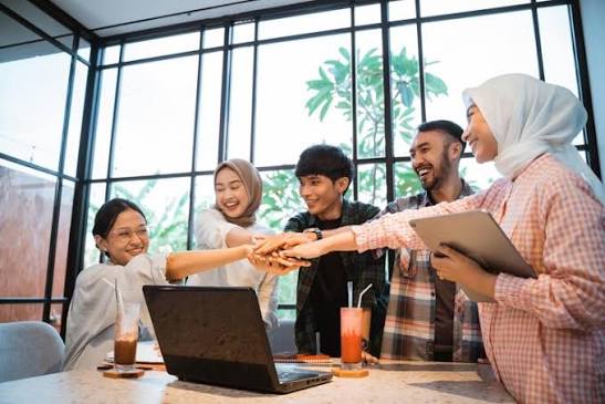 Cara Membangun Tim Kerja Solid untuk UMKM: Tips Merekrut dan Mempertahankan Karyawan Terbaik